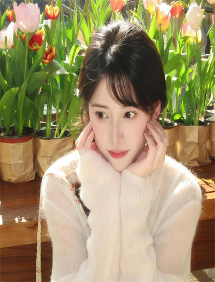 《死对头破产后被我包养了》色彩运用解析：色调选择与情绪表达分析，收藏必备